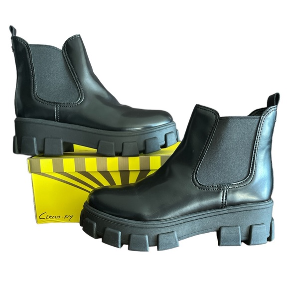 Darielle Lug Sole Chelsea Booties - Picture 7 of 11